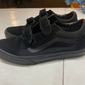 Vans all black old skool Velcro sneakers size women’s 8